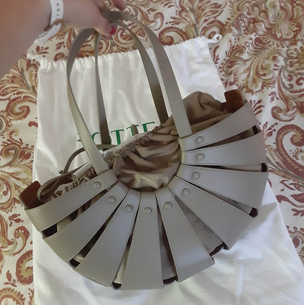 Bottega Veneta The Medium Shell Bag